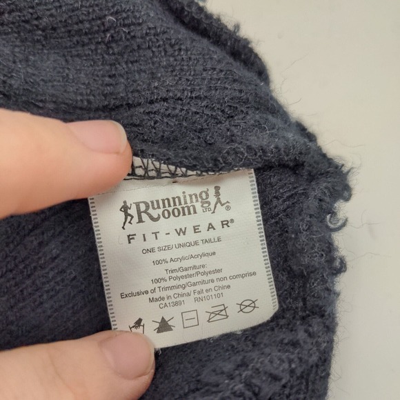 Running Room Men's Knit Beanie Hat Black Size OS 100% Acrylic Embroidered Canada - Picture 10 of 11